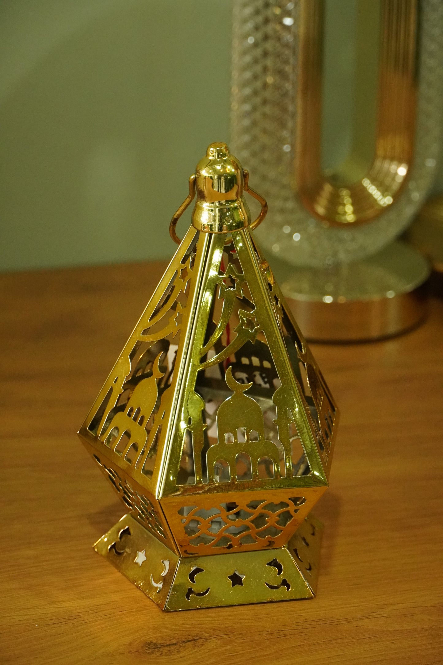 Luxury Islamic Home Decor Set | Calligraphy Wall Clock, Ceramic & Glass Vase, Wooden Leaf, Metal Lamp