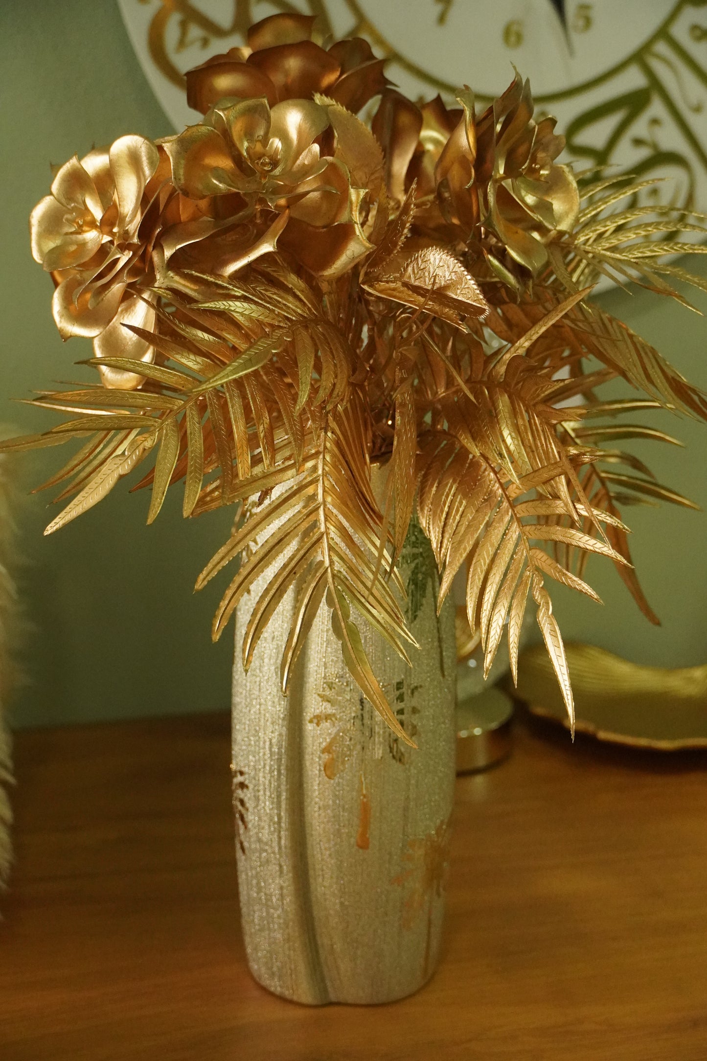 Luxury Islamic Home Decor Set | Calligraphy Wall Clock, Ceramic & Glass Vase, Wooden Leaf, Metal Lamp