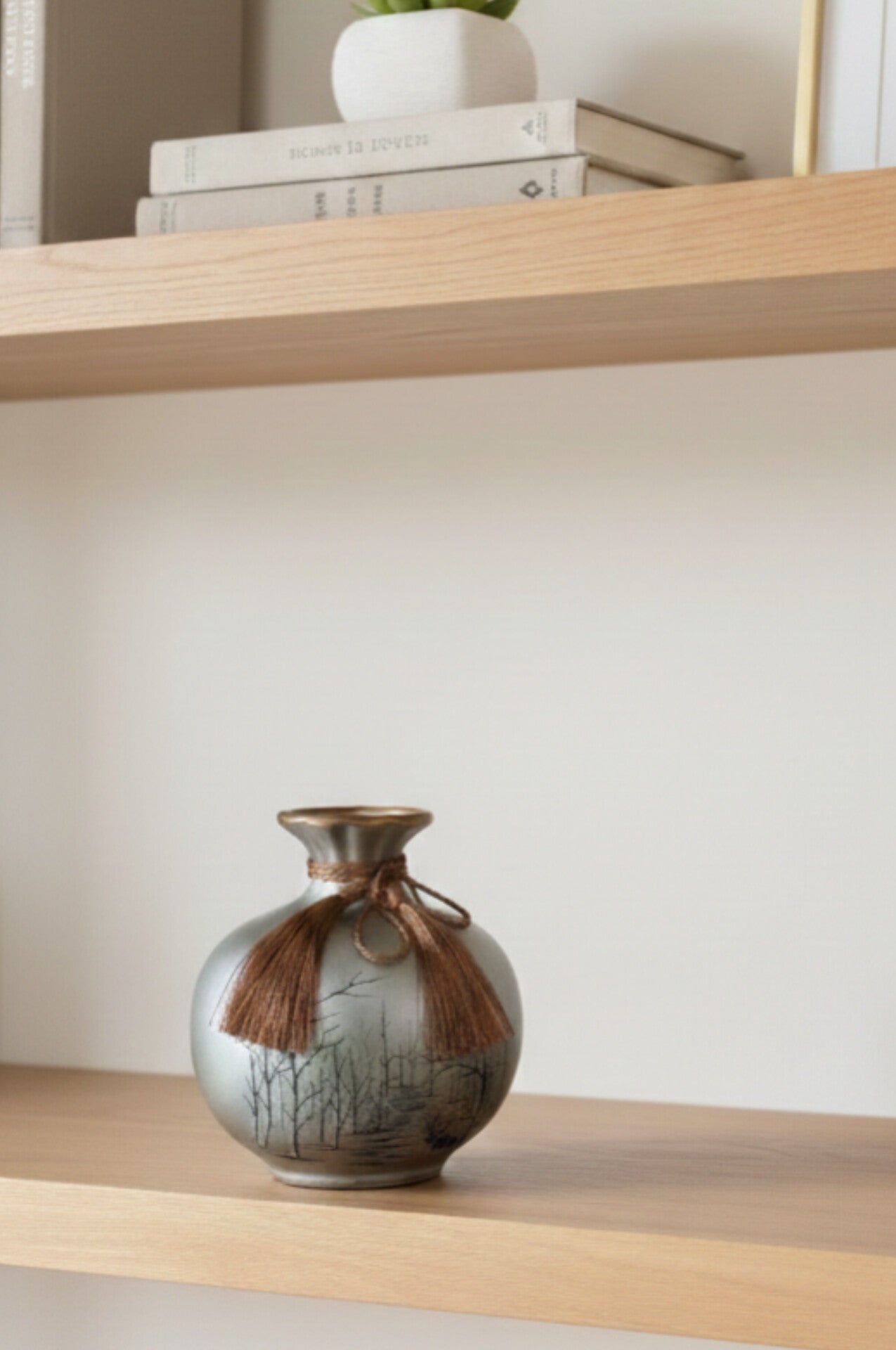 Elegant Ceramic Vase & Decorative Plate Set – Minimalist Nature-Inspired Home Décor