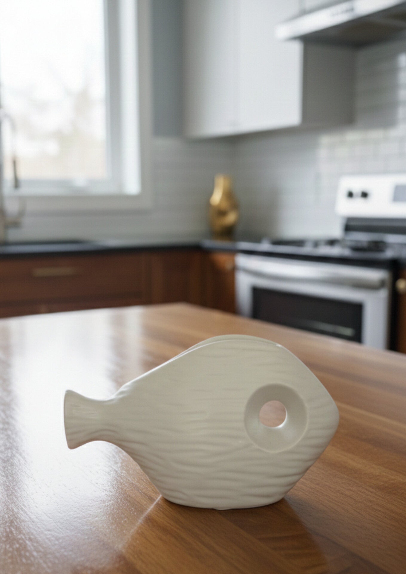 Modern Fish Shape Ceramic Planter – Decorative White Indoor Plant Pot for Table & Kitchen Decor