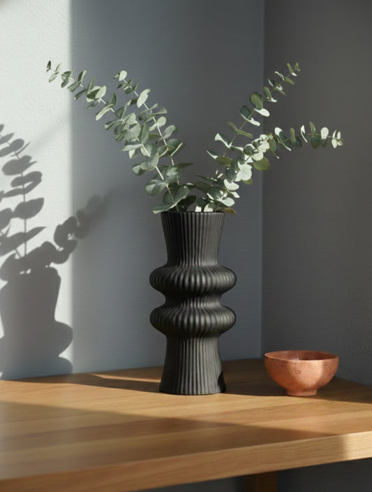 Modern Black Ribbed Ceramic Vase – Elegant Textured Decorative Flower Vase for Living Room & Table Decor